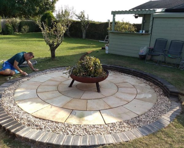 Circle 3.30 Mtrs - Mint Fossil Paving Circles